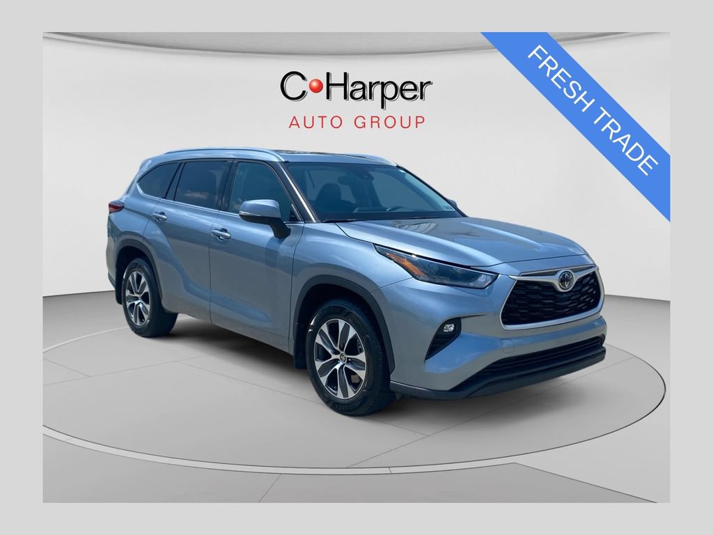 Used 2021 Toyota Highlander XLE AWD/4WD video 1