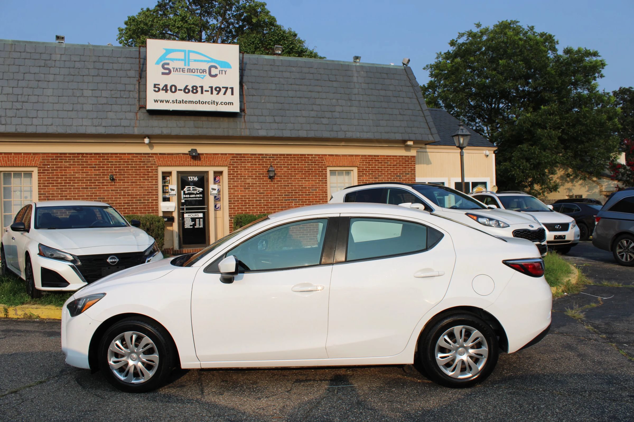 Used 2019 Toyota Yaris L FWD image 2