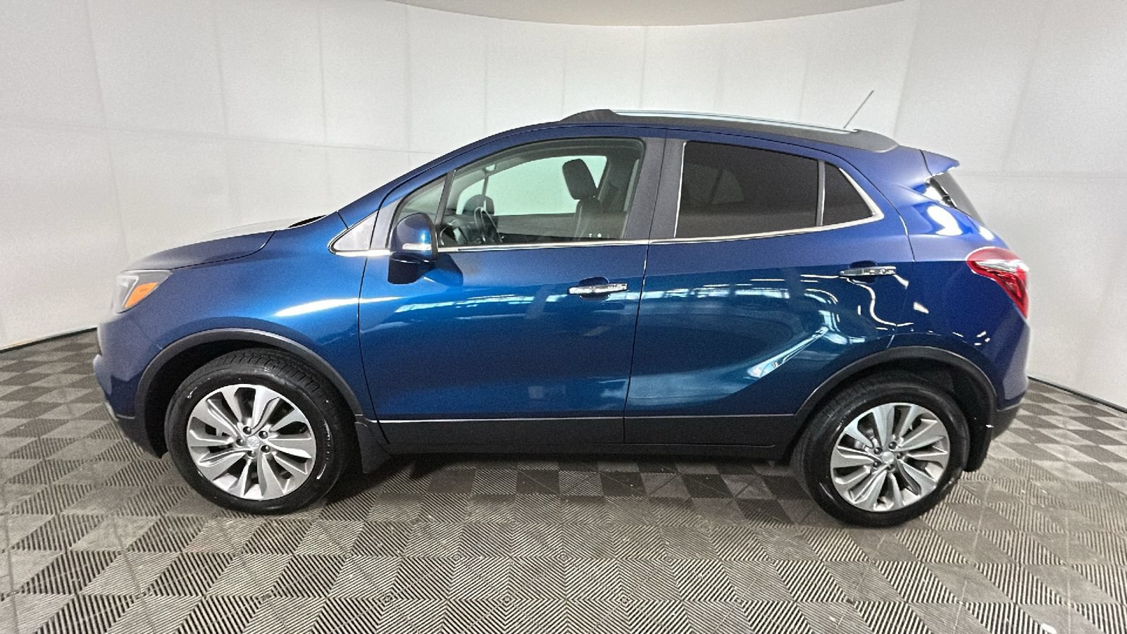 Used 2019 Buick Encore Preferred AWD/4WD image 7