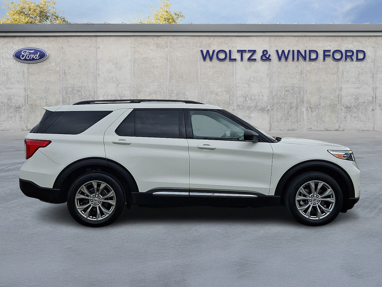 Used 2023 Ford Explorer XLT w/ Equipment Group 202A AWD/4WD image 7