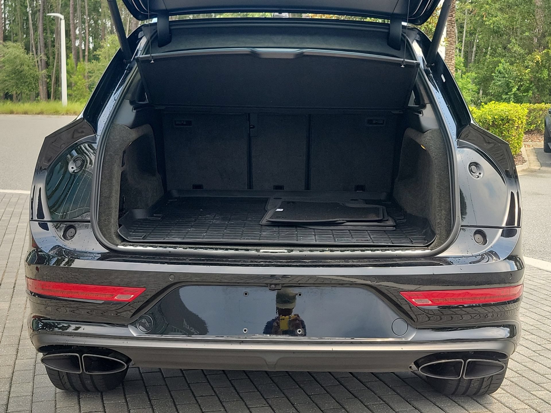 Certified 2023 Bentley Bentayga AWD/4WD image 13