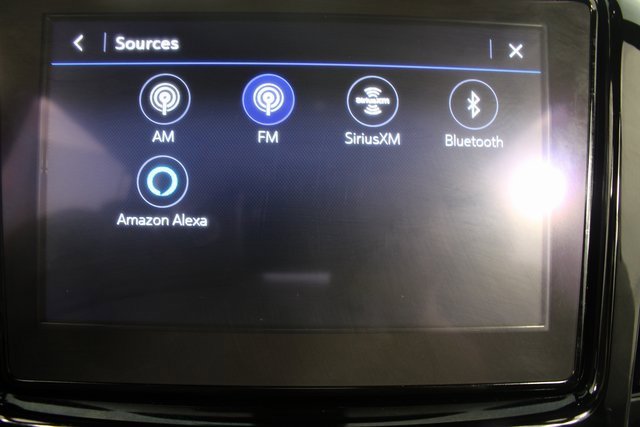 Used 2023 Chevrolet Traverse LT w/ Rear Camera Mirror Package image 7