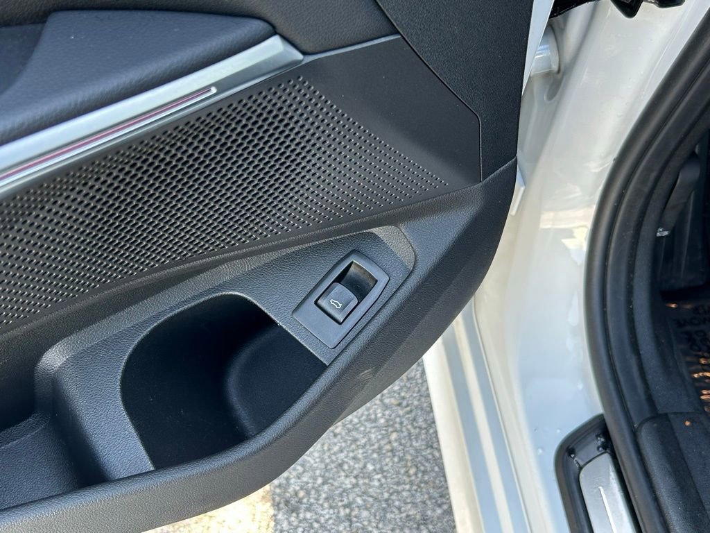 Used 2025 BMW 330i xDrive 330i xDrive image 17