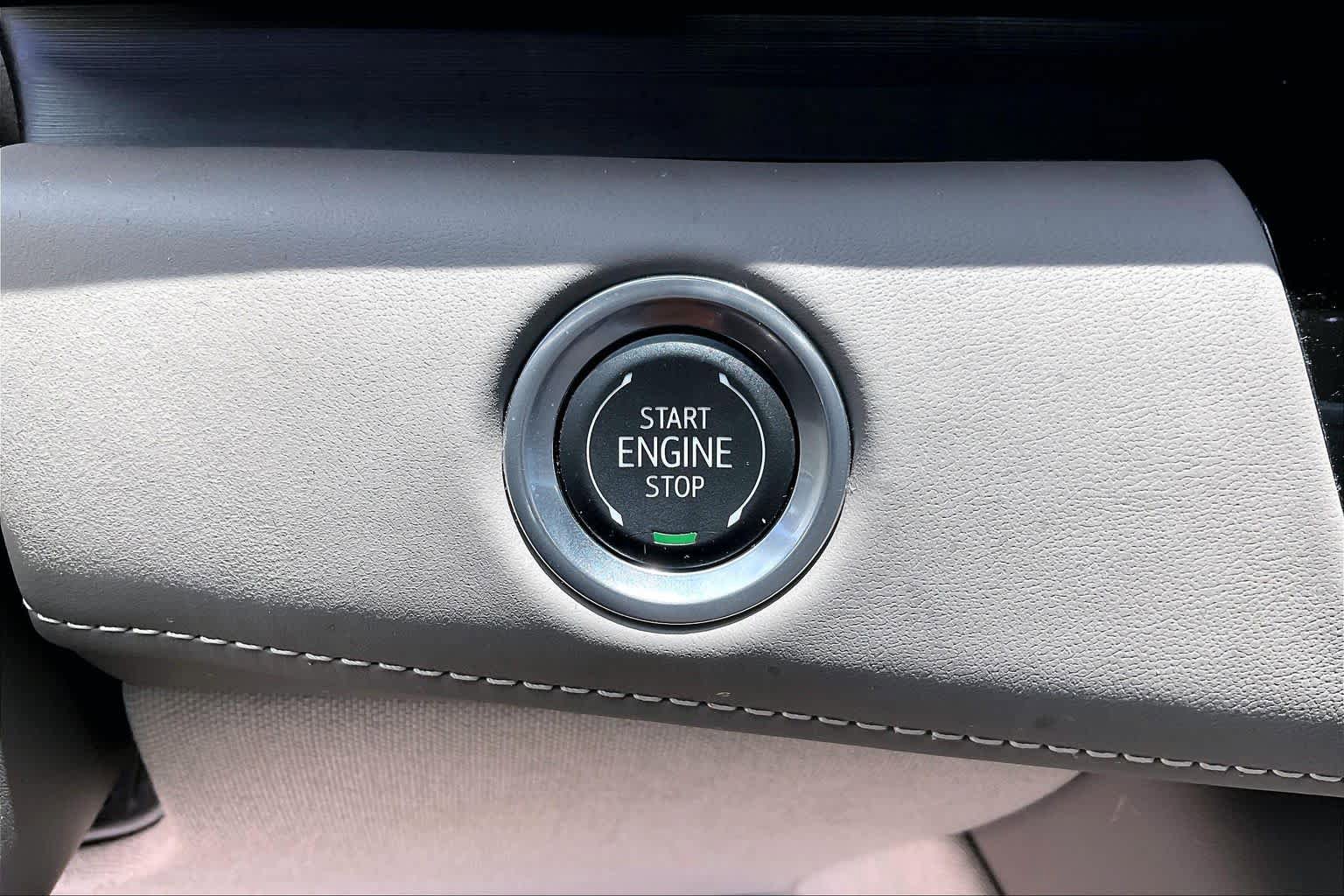 Used 2024 Cadillac Escalade ESV Sport Platinum AWD/4WD image 33