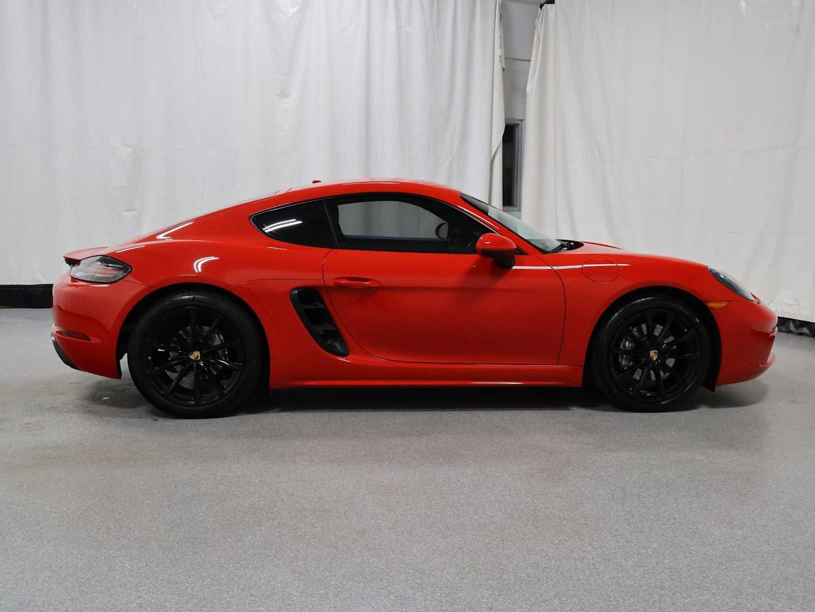 Used 2018 Porsche 718 Cayman RWD image 9