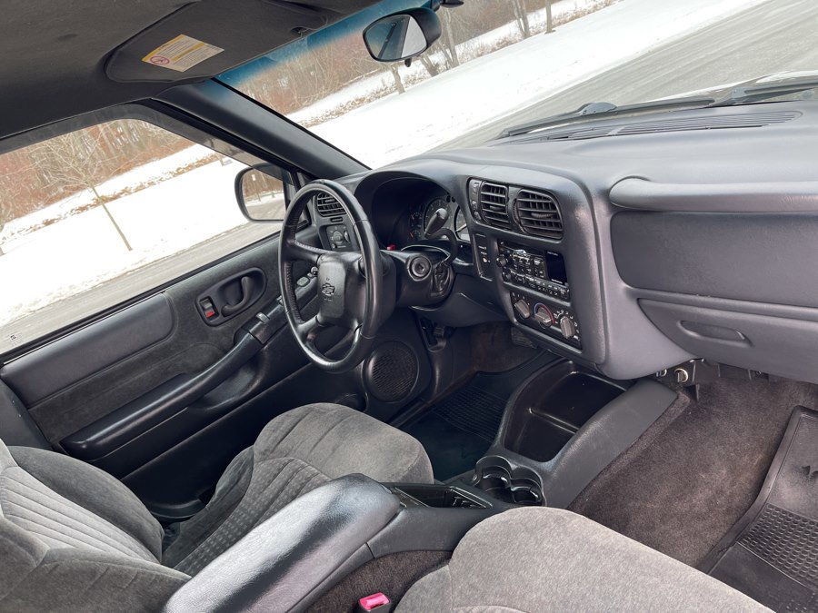 Used 2002 Chevrolet S10 Pickup LS w/ LS Preferred Equipment Group AWD/4WD image 34