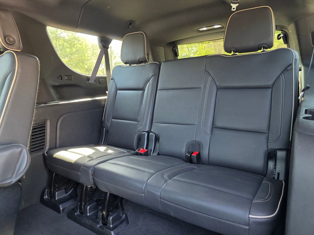 Used 2023 Chevrolet Suburban Premier image 31