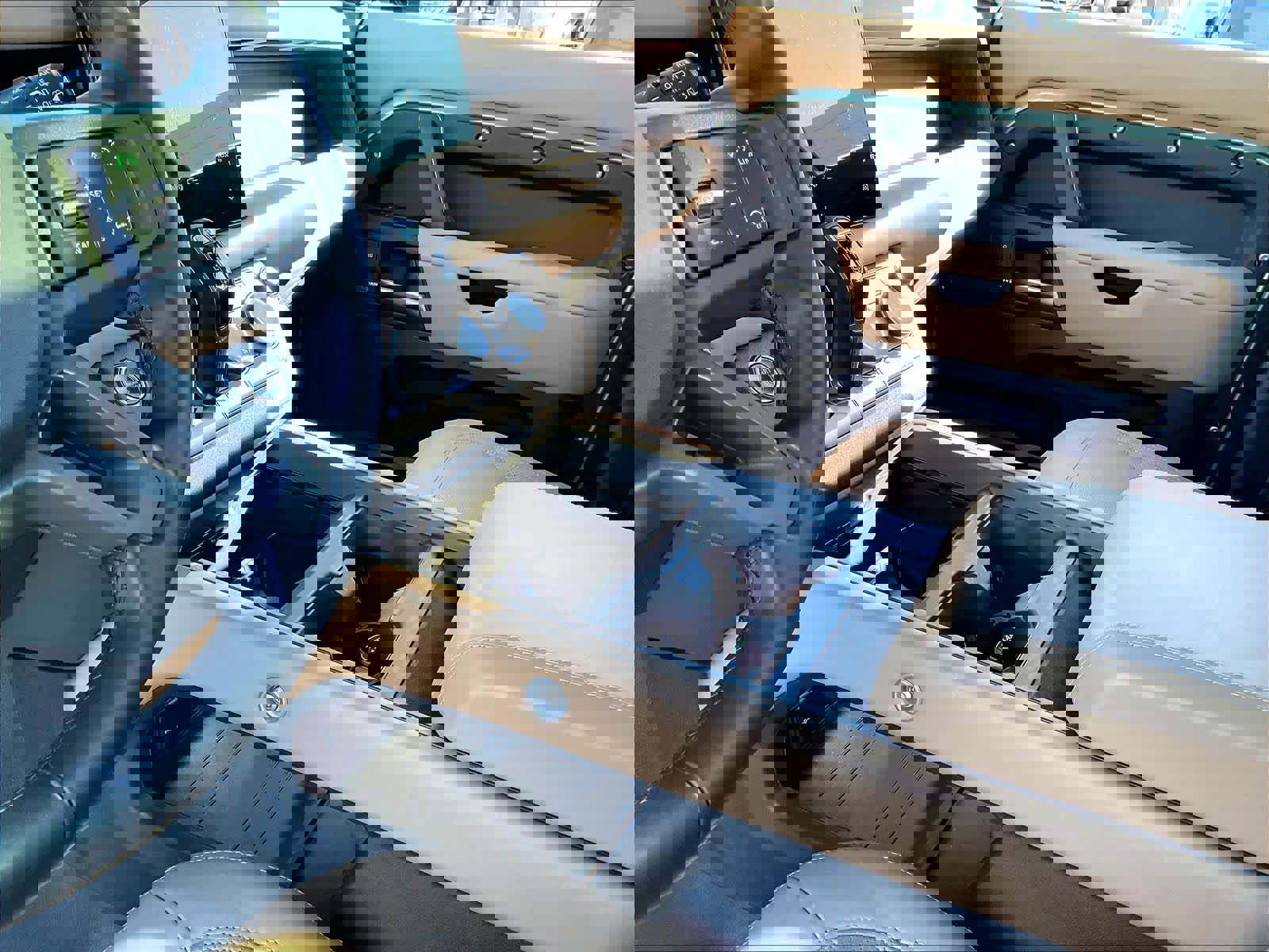 Used 2025 Land Rover Defender 110 X-Dynamic SE image 18