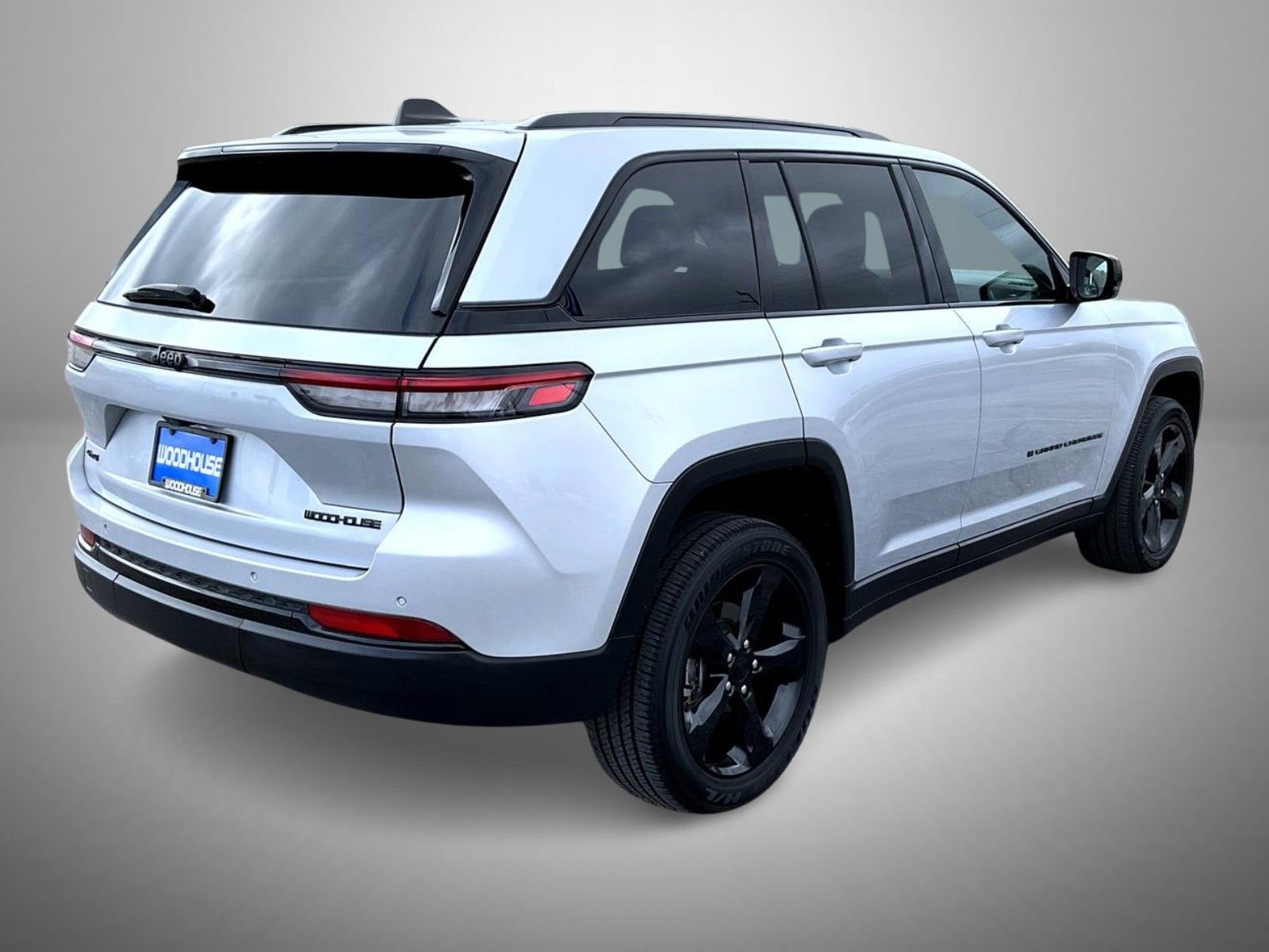 Used 2024 Jeep Grand Cherokee Altitude image 5