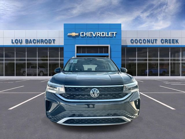 Used 2024 Volkswagen Taos SE image 3