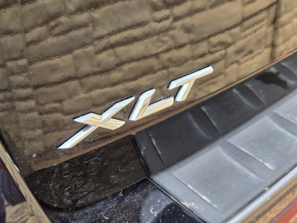 Used 2021 Ford Explorer XLT w/ Equipment Group 202A AWD/4WD image 19