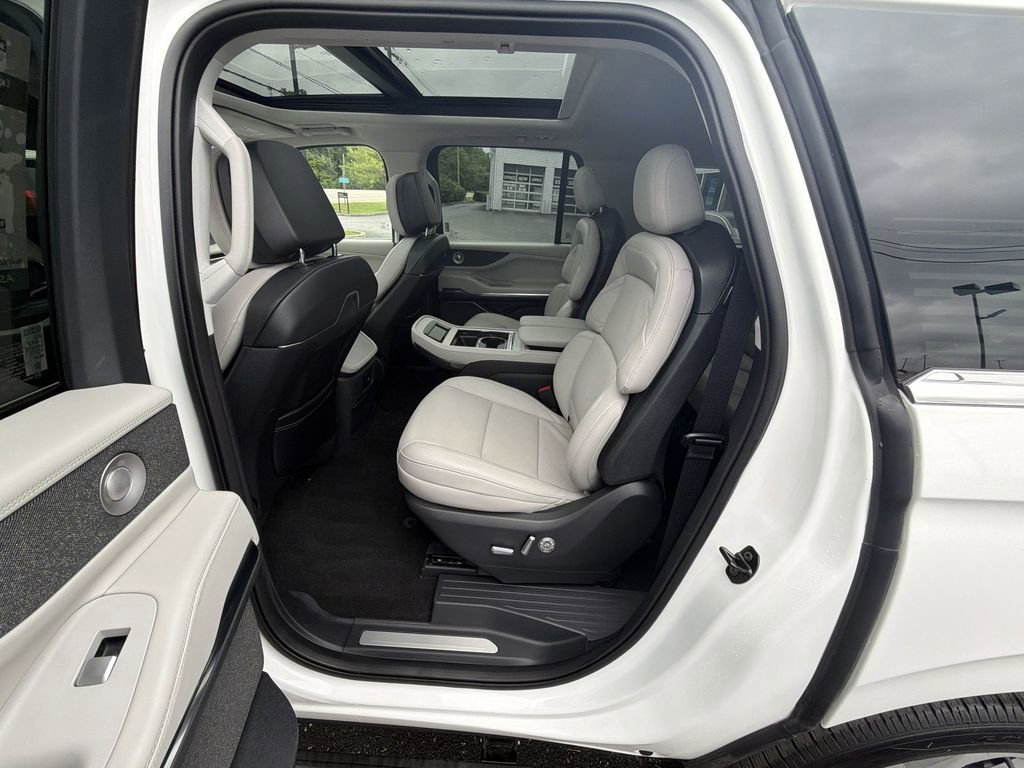 Used 2025 Lincoln Navigator L Reserve AWD/4WD image 23