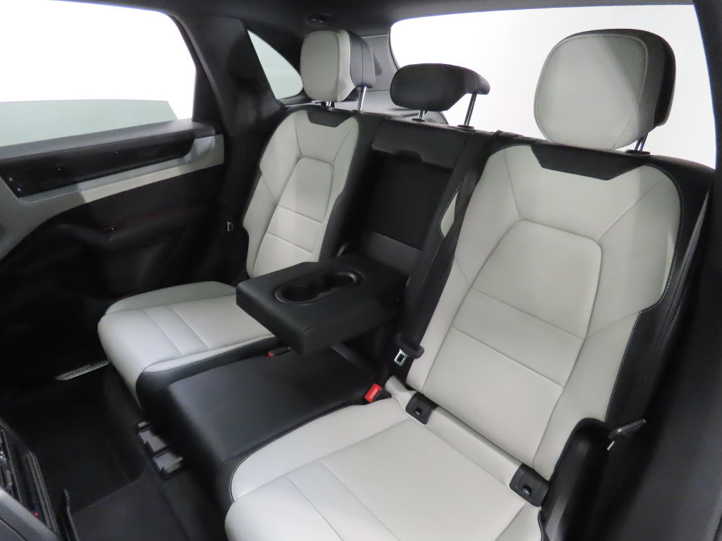 Certified 2025 Porsche Cayenne AWD/4WD image 42