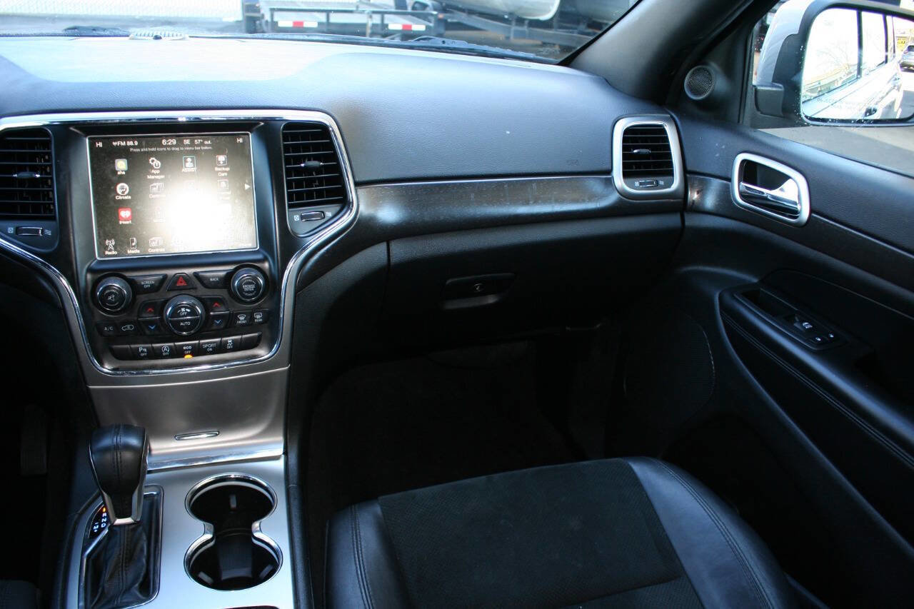 Used 2017 Jeep Grand Cherokee Altitude image 12
