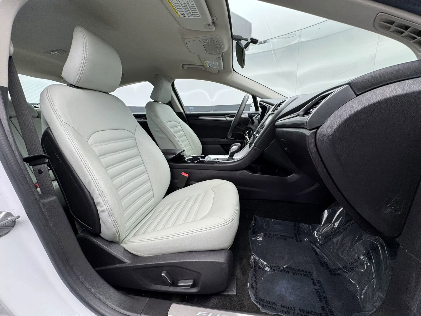 Used 2016 Ford Fusion SE image 32