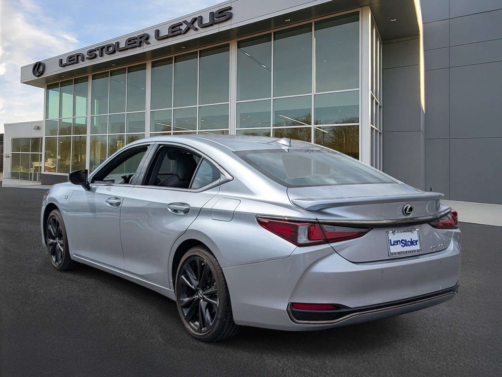 Used 2024 Lexus ES 300h F Sport image 5