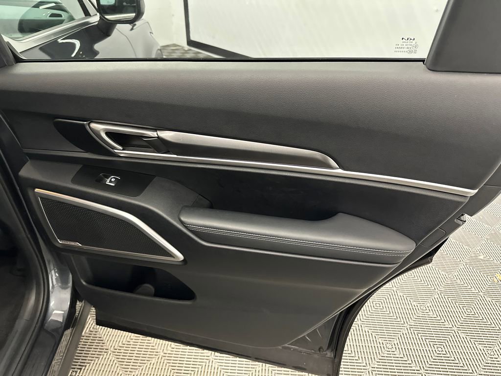 Used 2024 Kia Telluride S image 17