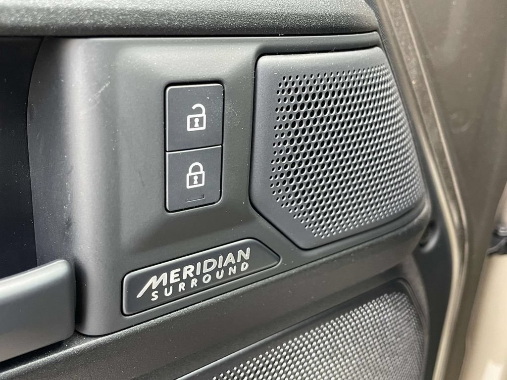 Certified 2025 Land Rover Defender 110 AWD/4WD image 34