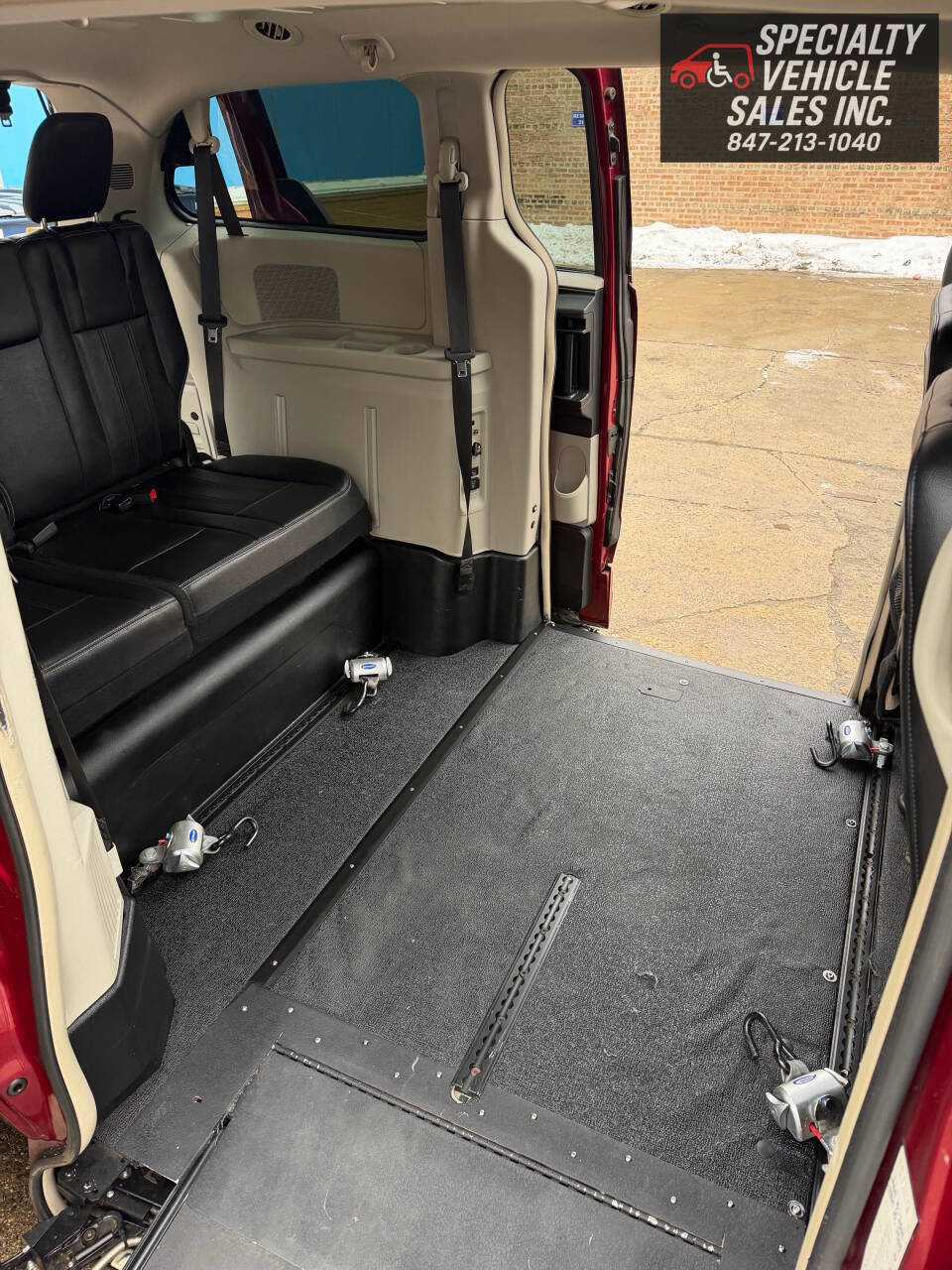 Used 2014 Chrysler Town & Country Touring image 14