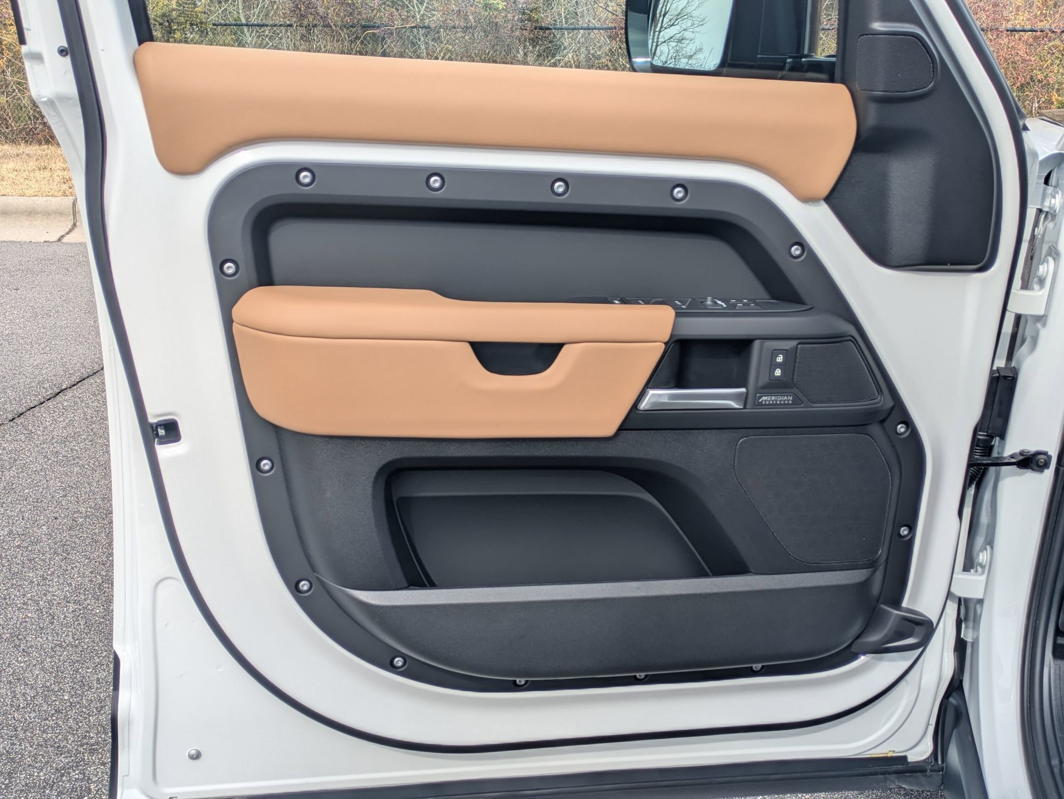 New 2026 Land Rover Defender 110 X-Dynamic SE image 20