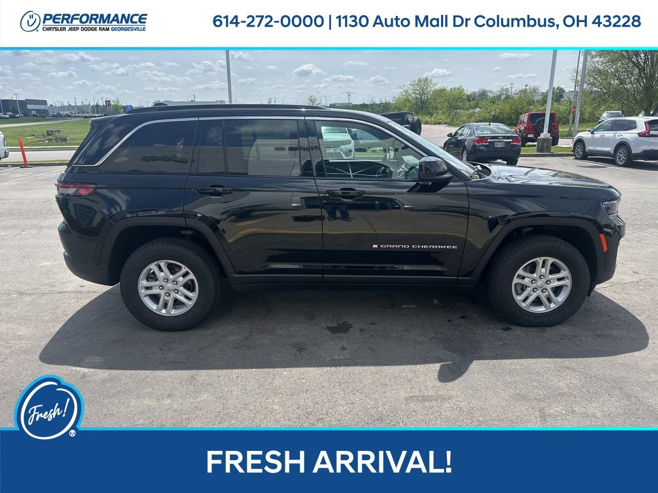 Used 2025 Jeep Grand Cherokee Laredo image 3