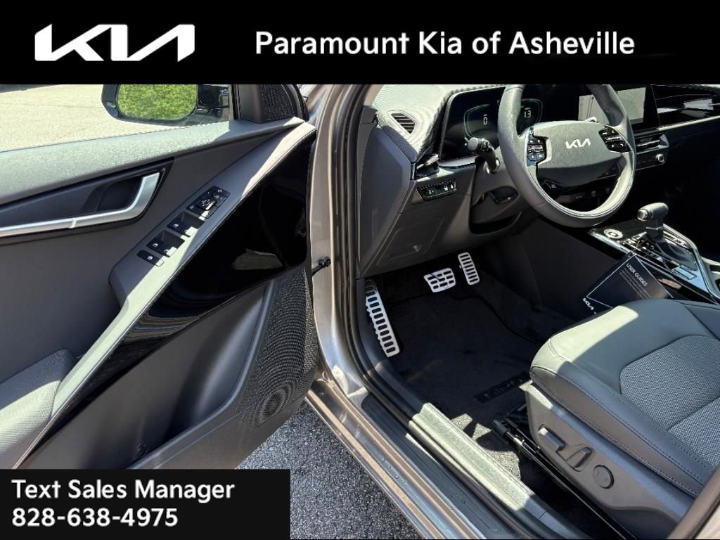 New 2025 Kia Niro EX Touring image 17