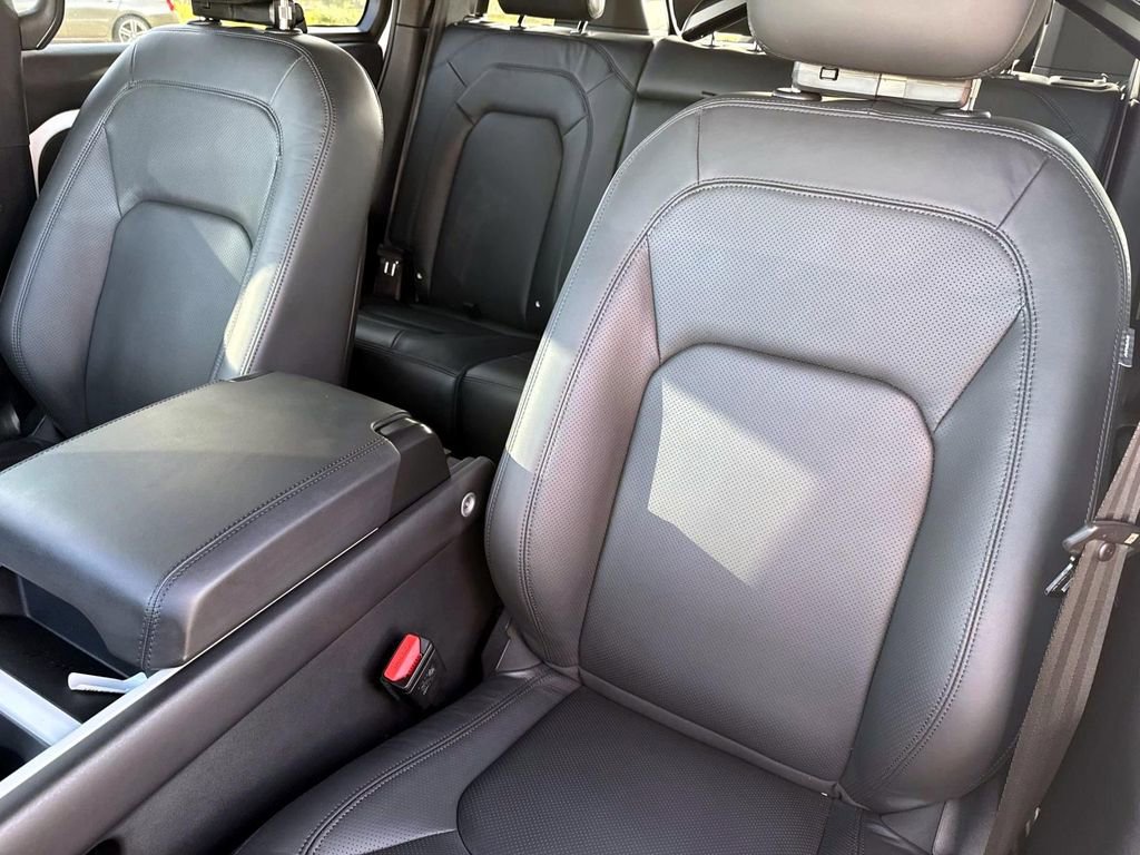 New 2026 Land Rover Defender 110 X-Dynamic SE image 16