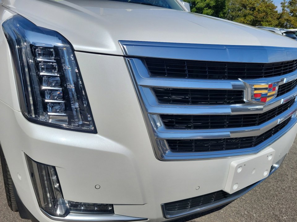 Used 2020 Cadillac Escalade ESV Premium Luxury image 24