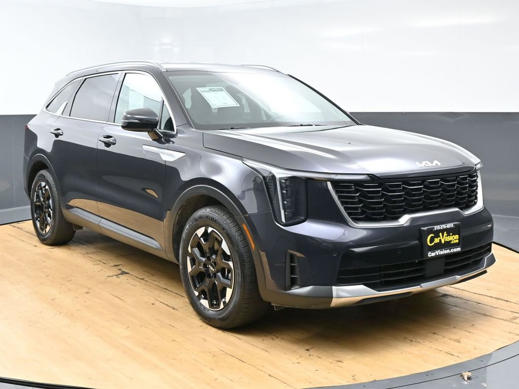 Used 2025 Kia Sorento S image 3