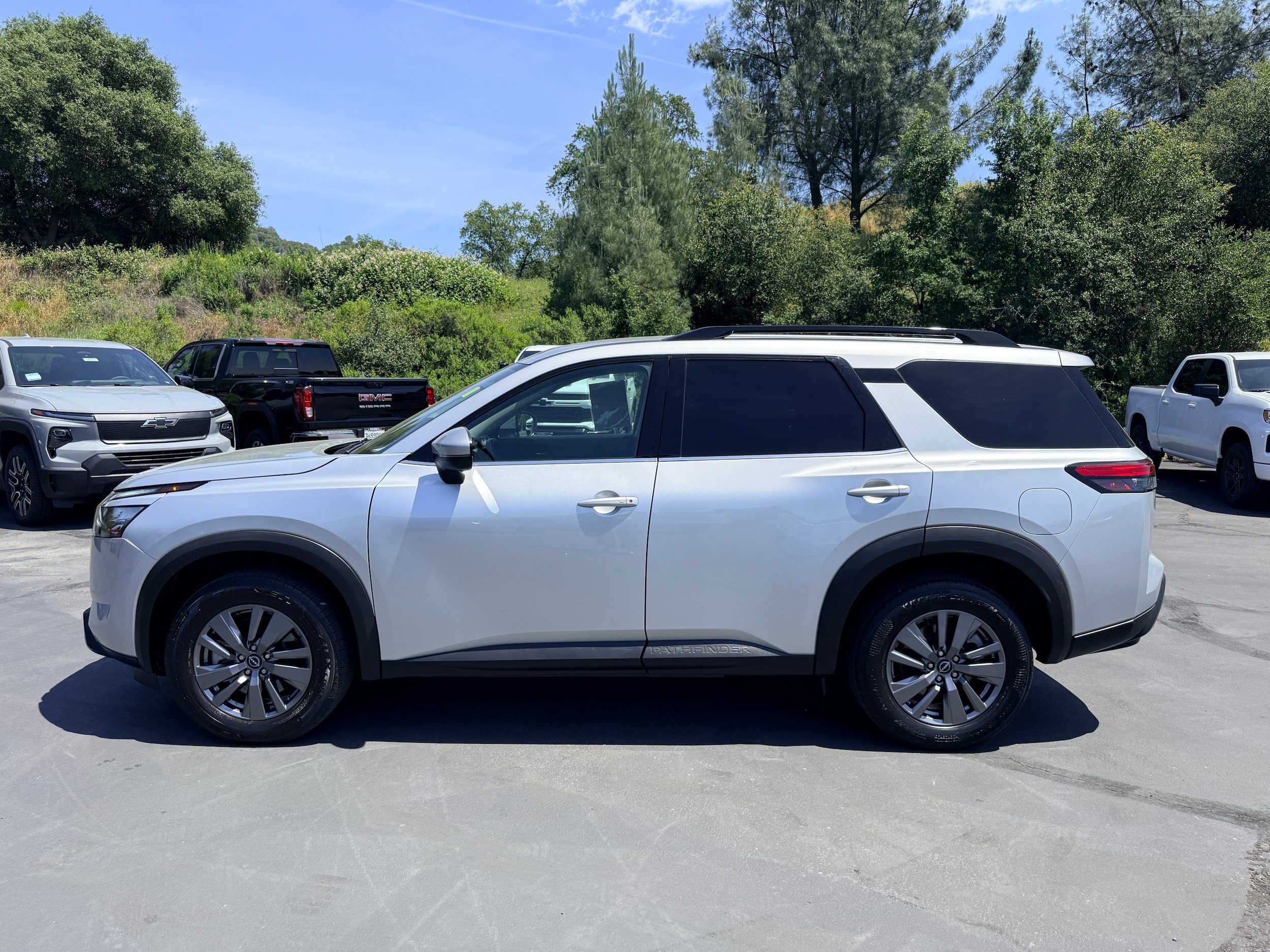 Used 2025 Nissan Pathfinder SV