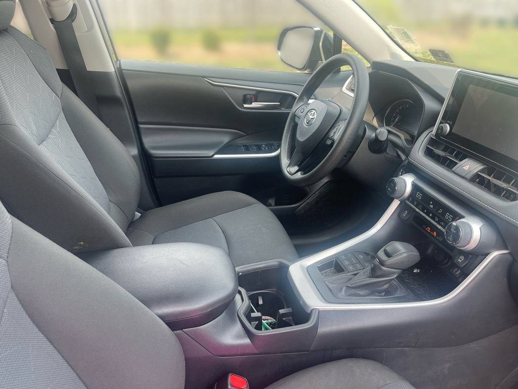 Used 2025 Toyota RAV4 XLE AWD/4WD image 29
