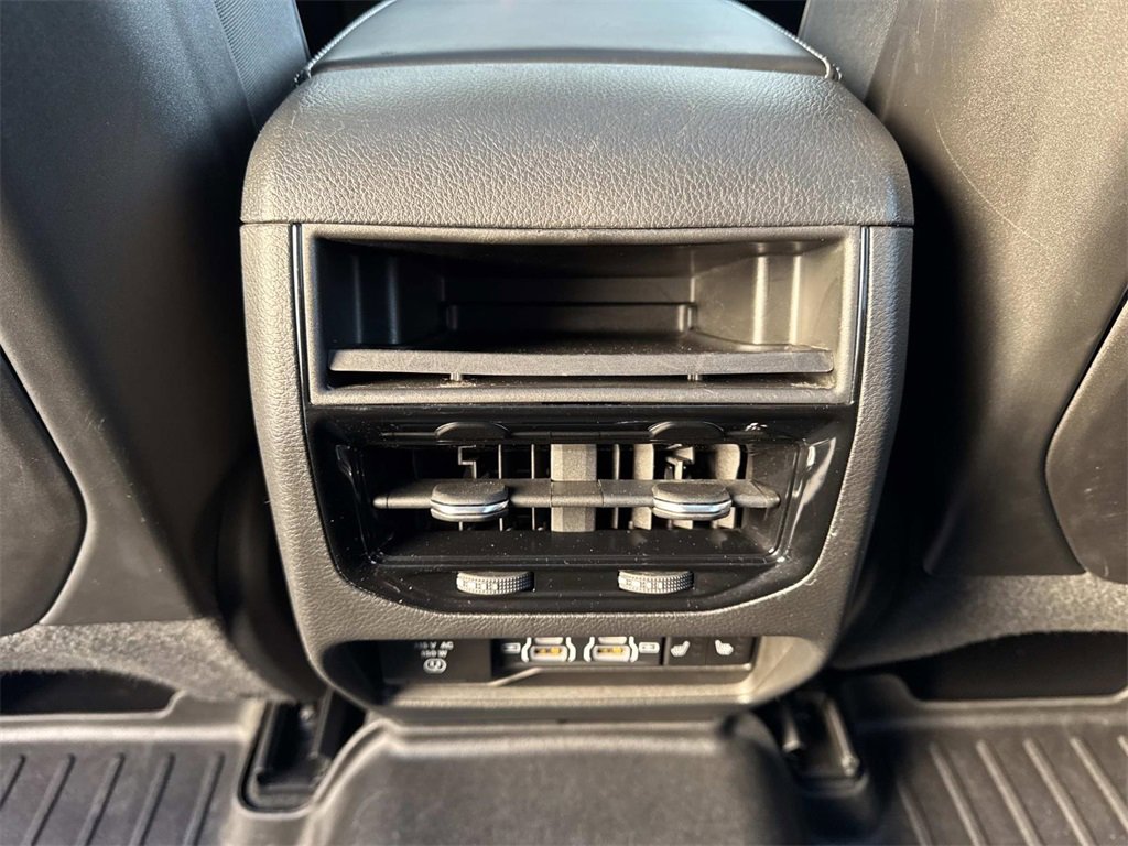 Used 2023 Jeep Grand Cherokee Overland image 15