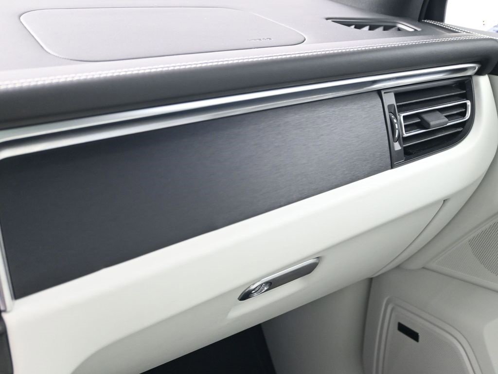 Certified 2023 Porsche Macan GTS image 23