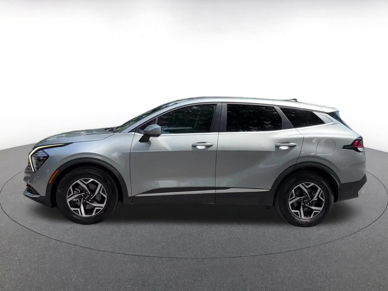 Used 2025 Kia Sportage LX FWD image 9
