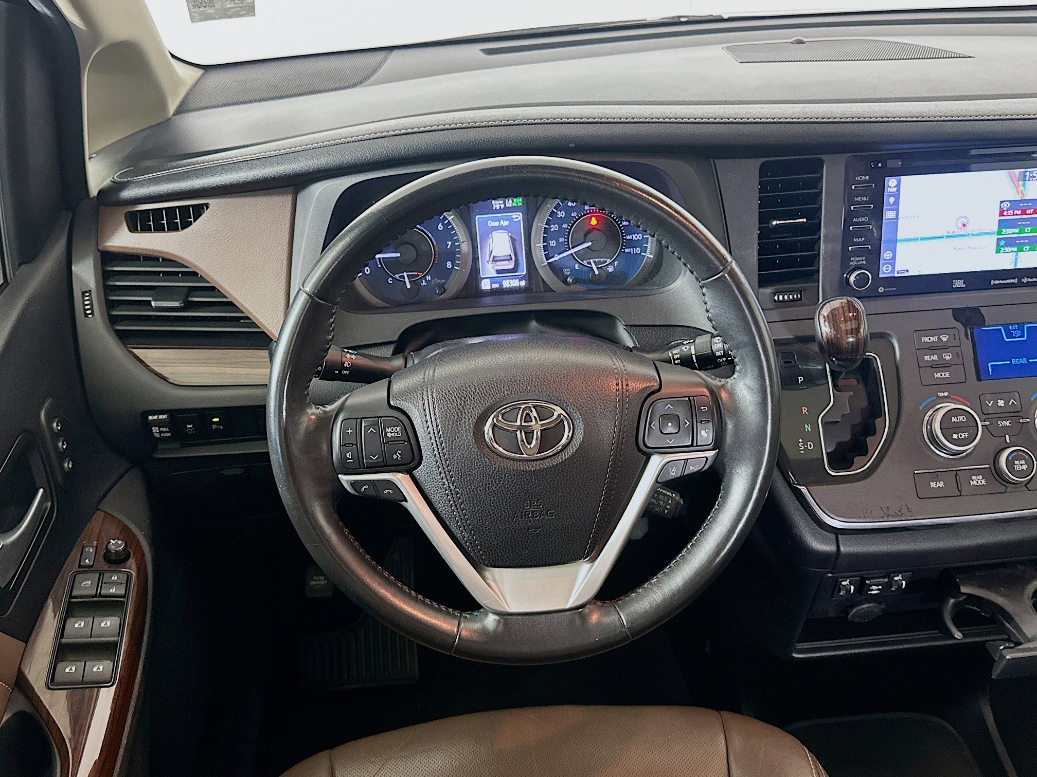 Used 2018 Toyota Sienna Limited image 18