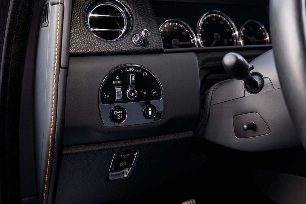 Used 2020 Rolls-Royce Cullinan AWD/4WD image 32