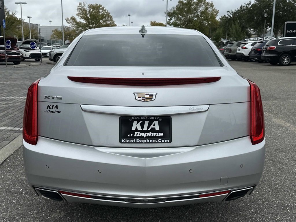 Used 2016 Cadillac XTS Luxury image 3