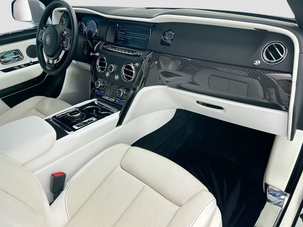 Used 2021 Rolls-Royce Cullinan Black Badge AWD/4WD image 16