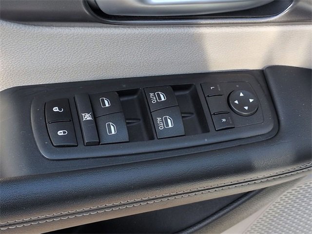 Certified 2024 Chrysler Pacifica Touring-L image 15