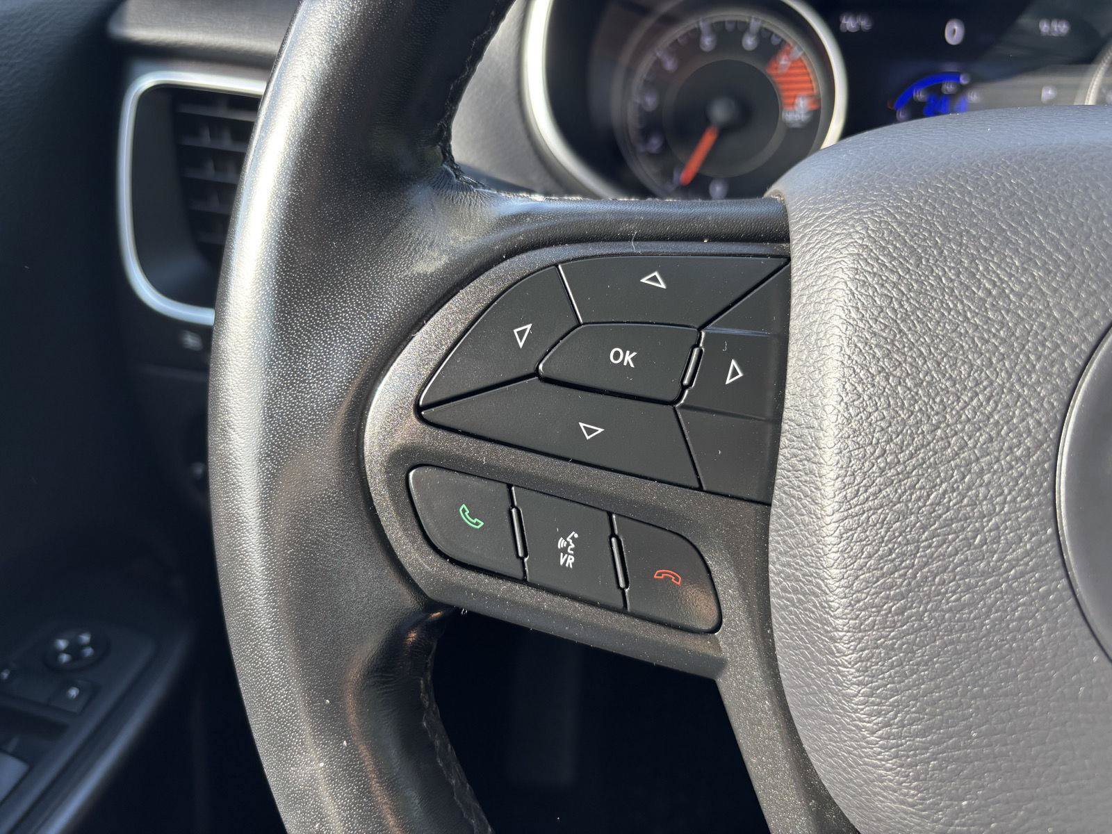 Used 2020 Jeep Cherokee Trailhawk w/ Cold Weather Group AWD/4WD image 18