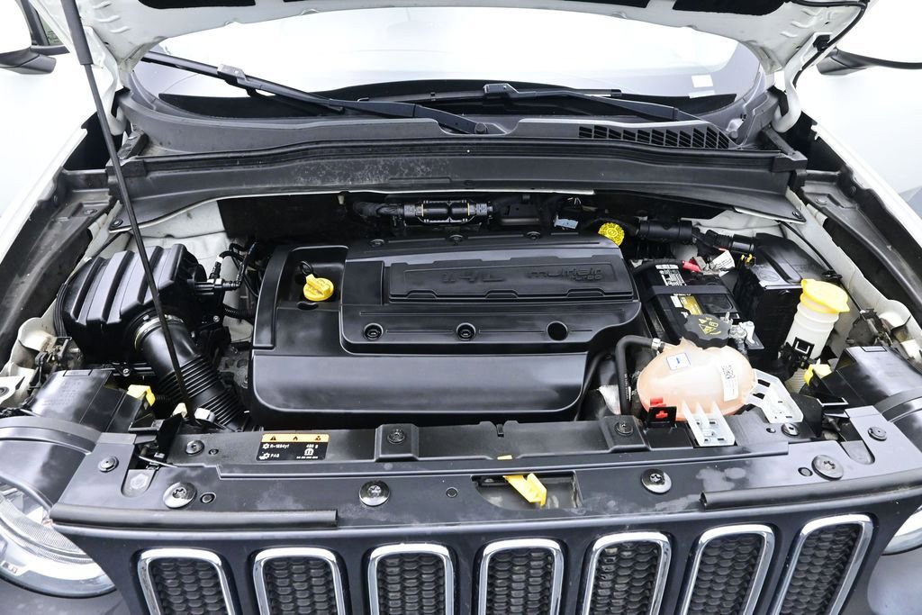 Used 2015 Jeep Renegade Latitude AWD/4WD image 22