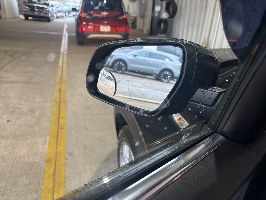 Used 2025 Hyundai Venue SE FWD image 13