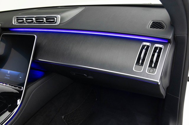 Used 2022 Mercedes-Benz S 500 4MATIC w/ AMG Line Package image 26