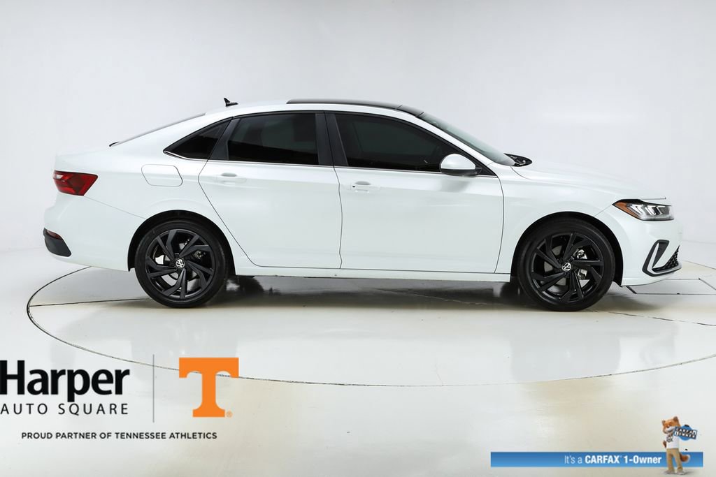 Used 2025 Volkswagen Jetta SE w/ Sunroof Package image 47