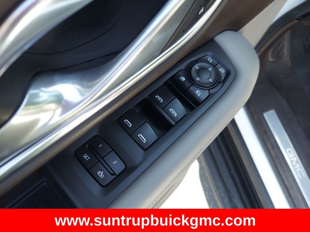 Used 2021 GMC Yukon XL SLT w/ SLT Luxury Package image 14