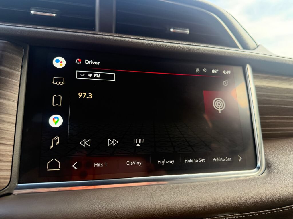 Used 2022 GMC Yukon XL Denali AWD/4WD image 16