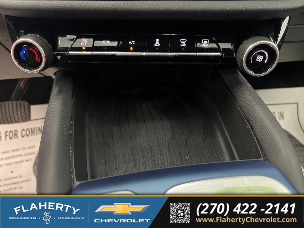 Used 2024 Chevrolet Equinox EV LT FWD image 28