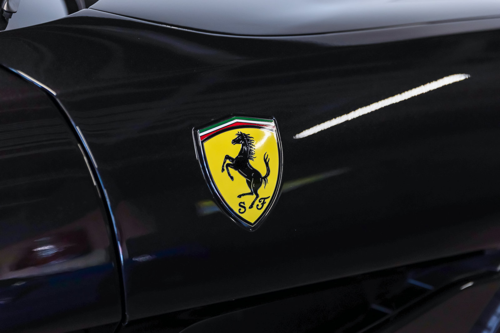 Used 2020 Ferrari Portofino RWD image 25