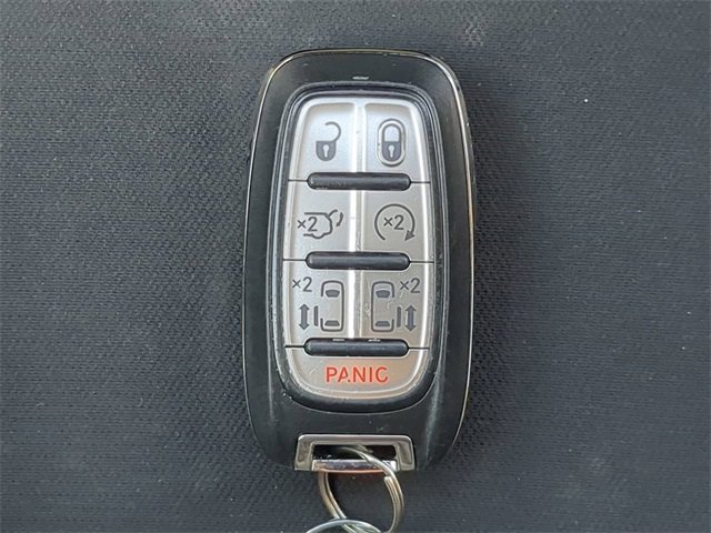 Used 2018 Chrysler Pacifica Touring w/ Tire & Wheel Group image 36