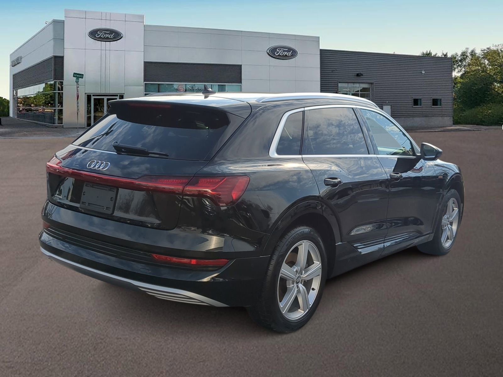 Used 2019 Audi e-tron Premium Plus image 11